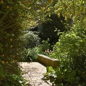  Couette-café Jardin Secret France
