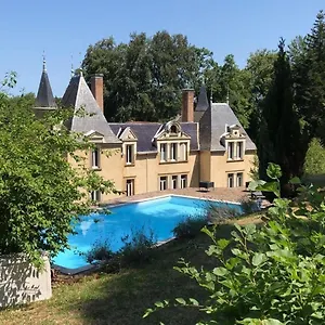 chateau-de-bonnevaux.hotels-rhonealpes.com/