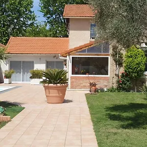 La Salamandre De Camargue Couette-café